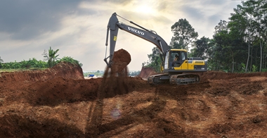 Made to measure, the EC200D crawler excavator delivers simple and efficient performance, so you can lift and load for less.