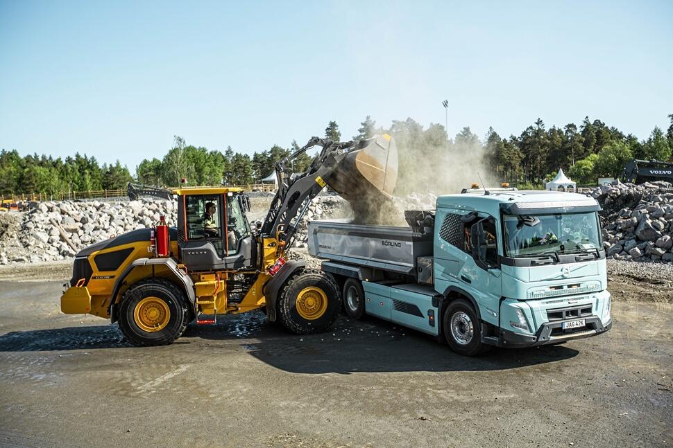 The L90 Electric wheel loader on a worksite