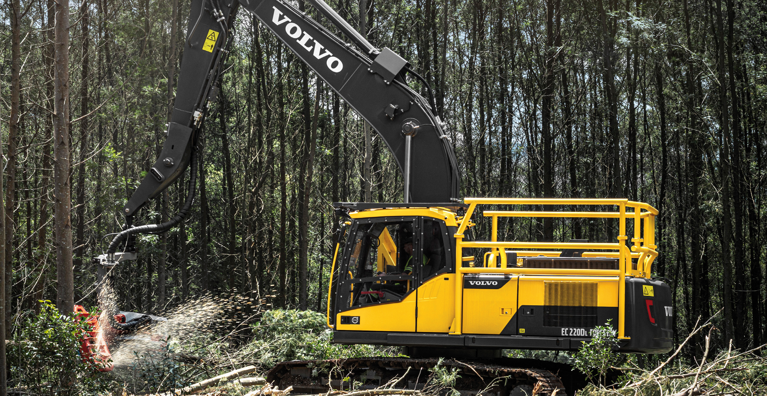 EC220DL Forestry | Excavators | Overview | Volvo Construction 