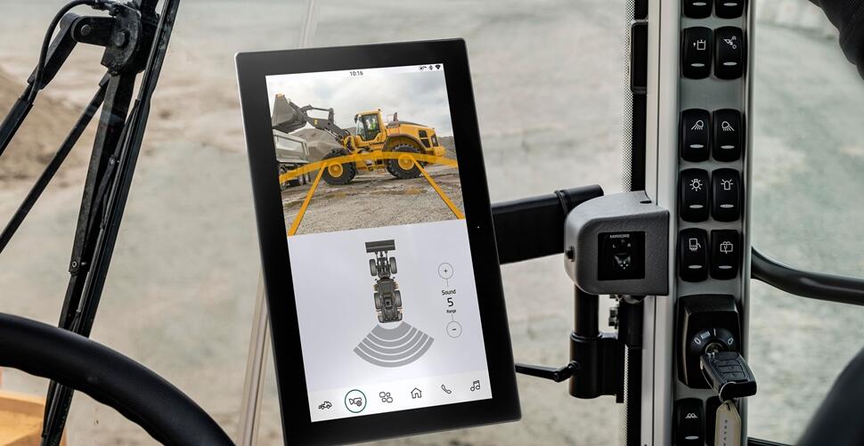 The new-generation Volvo Co-Pilot tablet and on-board weighing as a standard feature. 